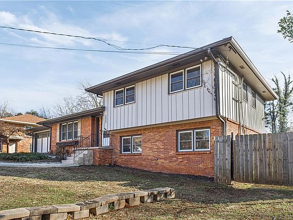 2nd image of 3823 Danbury Ln