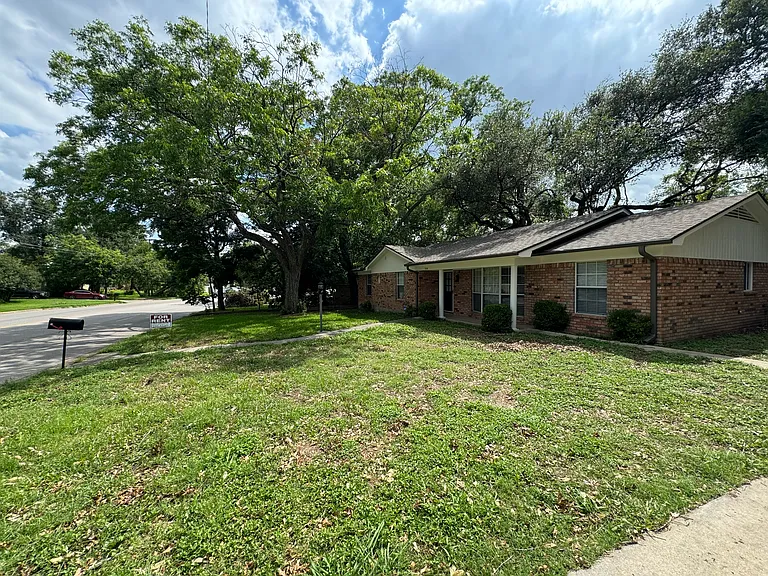 3106 Hickory Rd — Photo 2