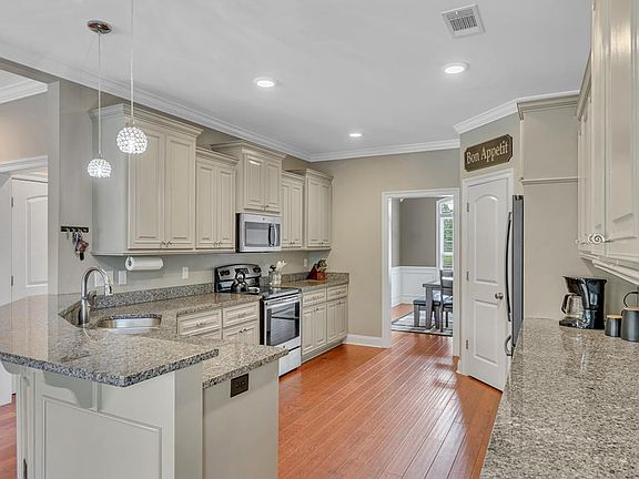 5th image of 209 Quail Chase Dr