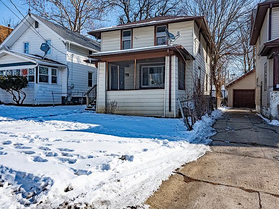 3rd image of 421 Albert Ave