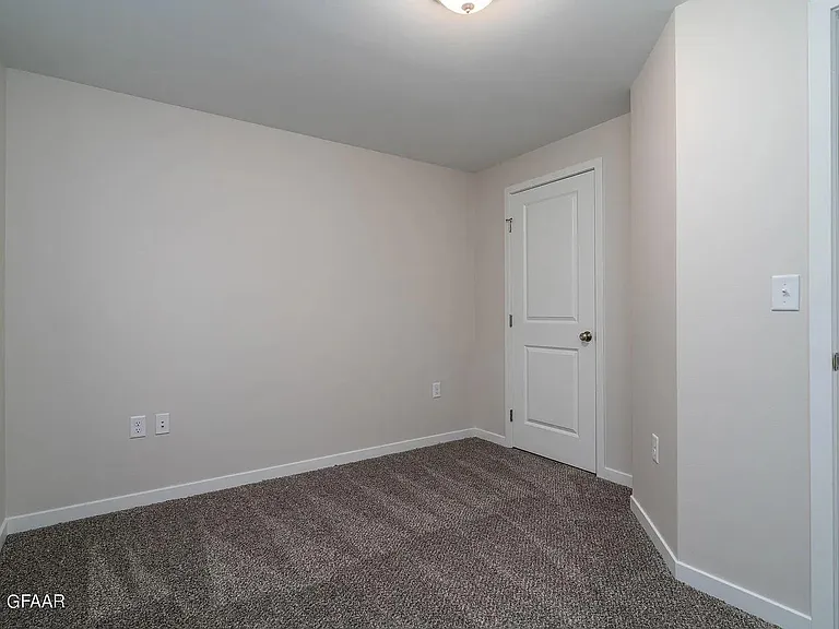 895 Thames Ct — Photo 22