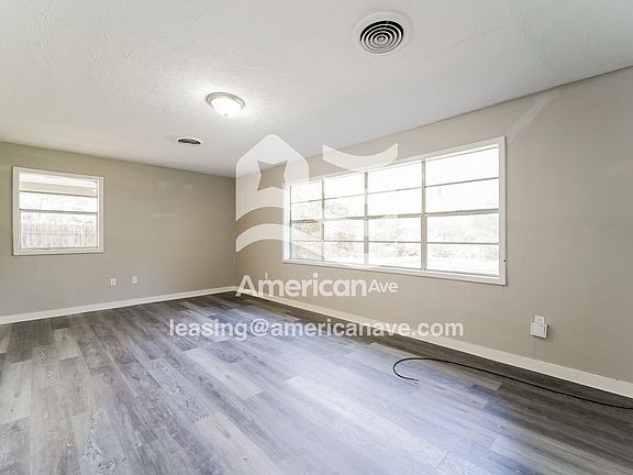 1612378_003_wm_-_living_room_13407686.jpg