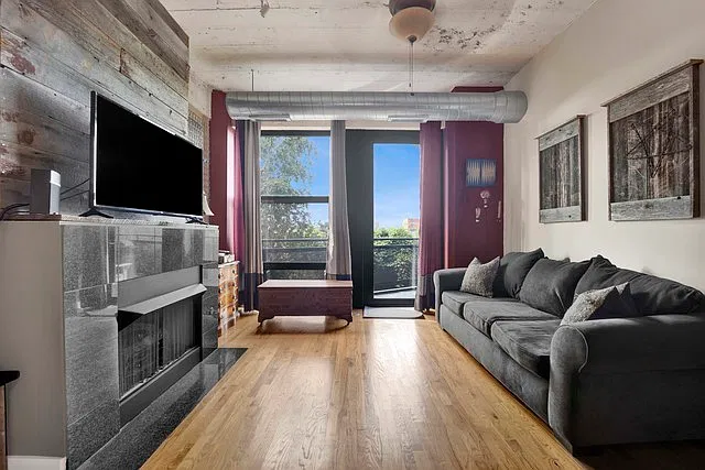 1 bed, 845 sqft, $2,400 — Photo 2