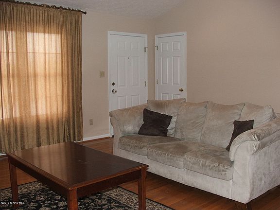 3rd image of 30 Woodridge Dr