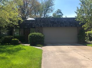 888 S Linden Ave, Elmhurst, IL