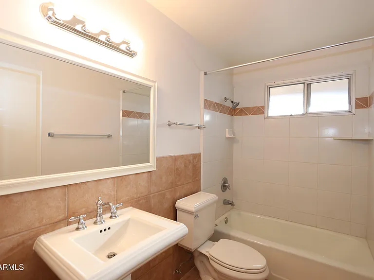 1910 E Manhatton Dr — Photo 11