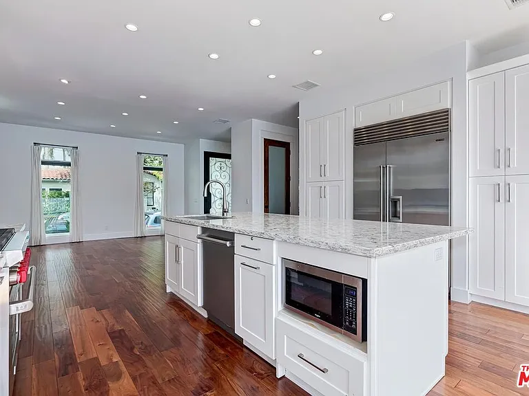 7270 Waring Ave — Photo 13