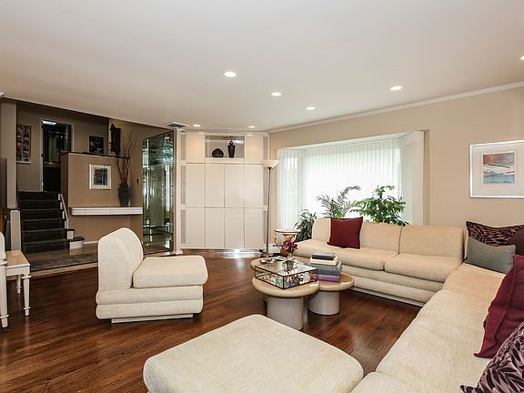 5th image of 52 Hedgerow Ln