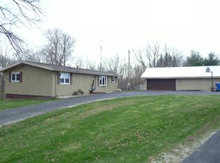 21356 Newtown Rd, Oakwood, IL 61858