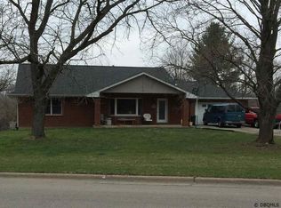 1295 Rockdale Rd, Dubuque, IA 52003