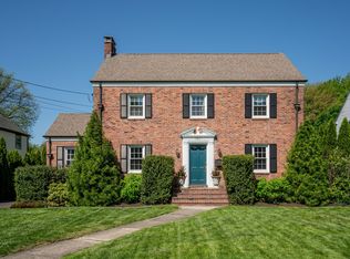 341 Quaker Ln N, West Hartford, CT 06119