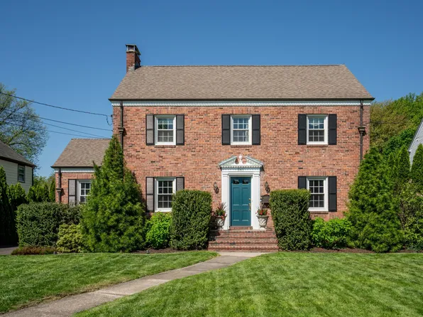 341 Quaker Lane North, West Hartford, CT 06119