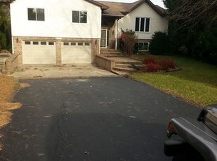 17 King Henry Rd SE, Poplar Grove, IL 61065