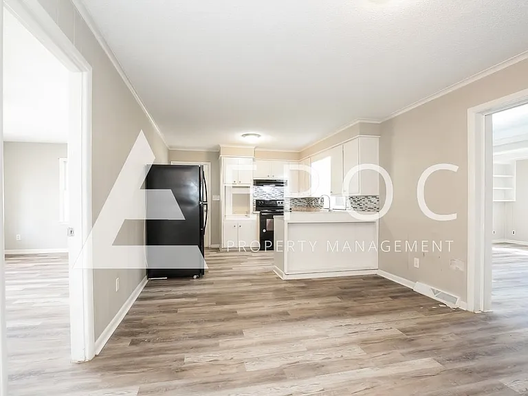 1619 Lexington Ave — Photo 4