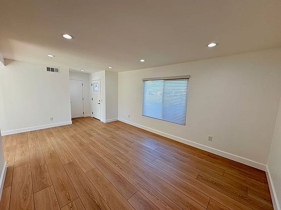 3rd image of 10161 Mayor Cir