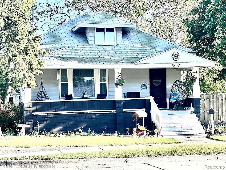 1st image of 1802 Oak St