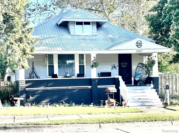 1802 Oak St, Port Huron, MI 48060