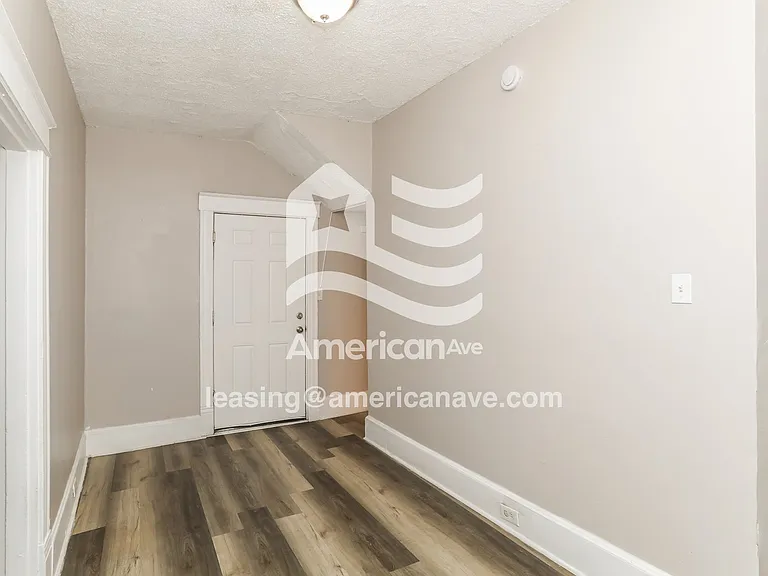 216295_005_sitting_room_6.jpg