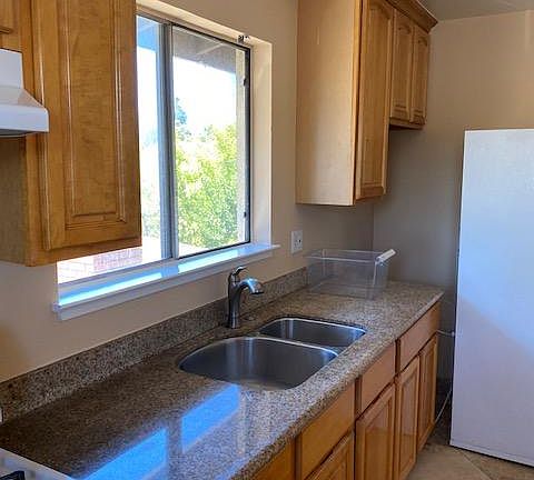 4th image of 1090A Iris St