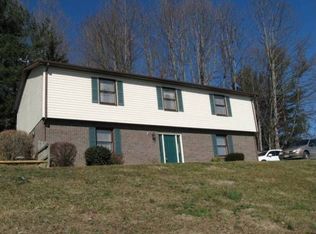 12290 Medallion Dr, Glade Spring, VA 24340