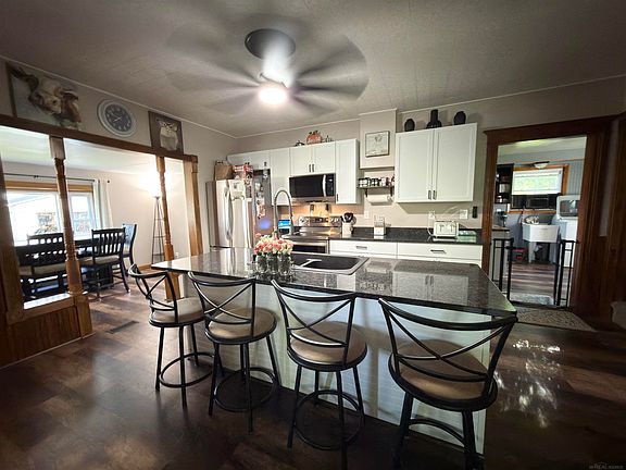 2nd image of 1451 N Loree Rd