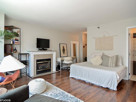3rd image of 33 W Ontario St APT 25D
