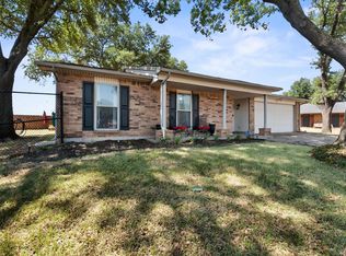 329 E Crossland Blvd, Grand Prairie, TX 75052