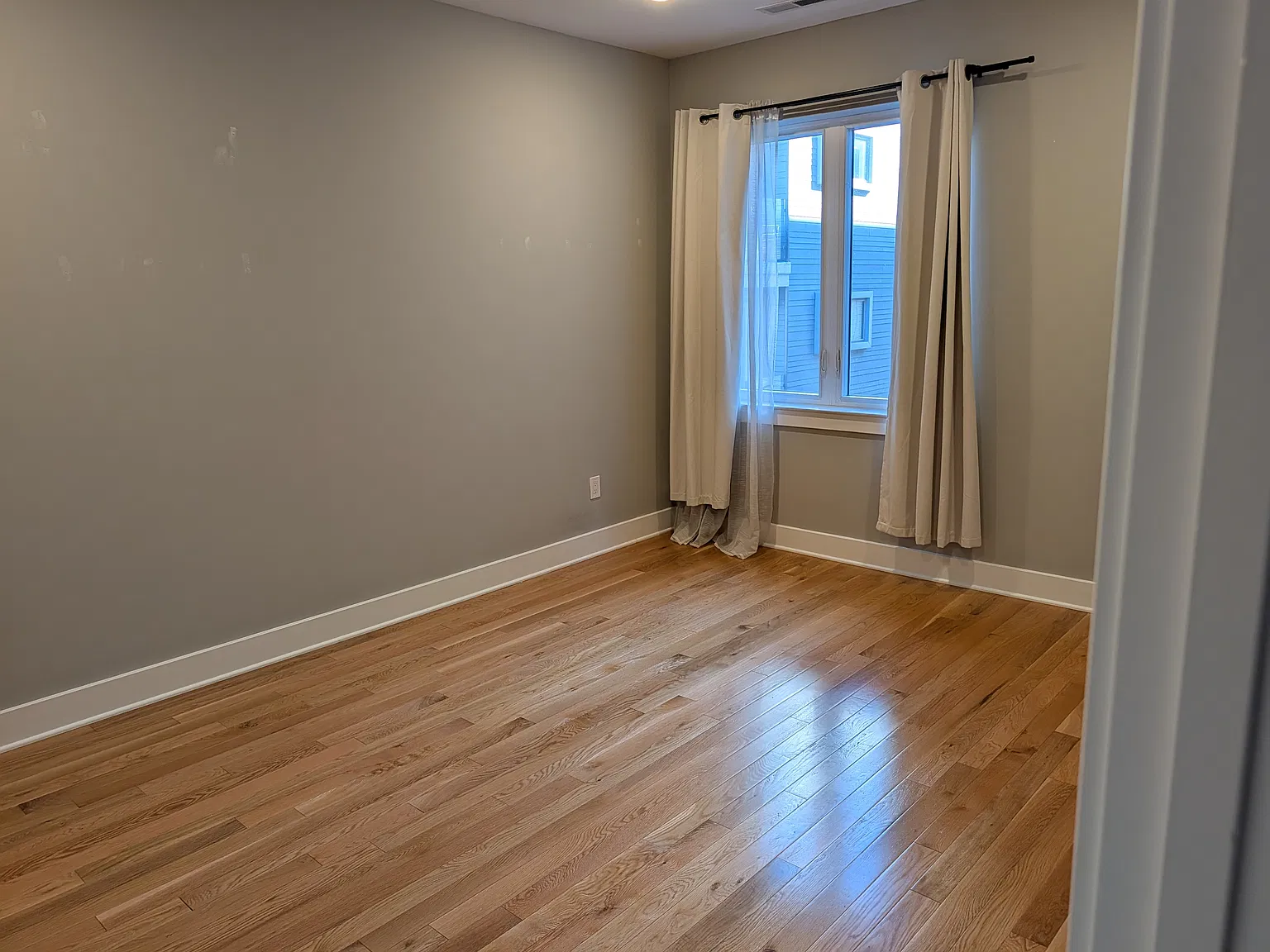 2 bed, 1300 sqft, $2,000 — Photo 3