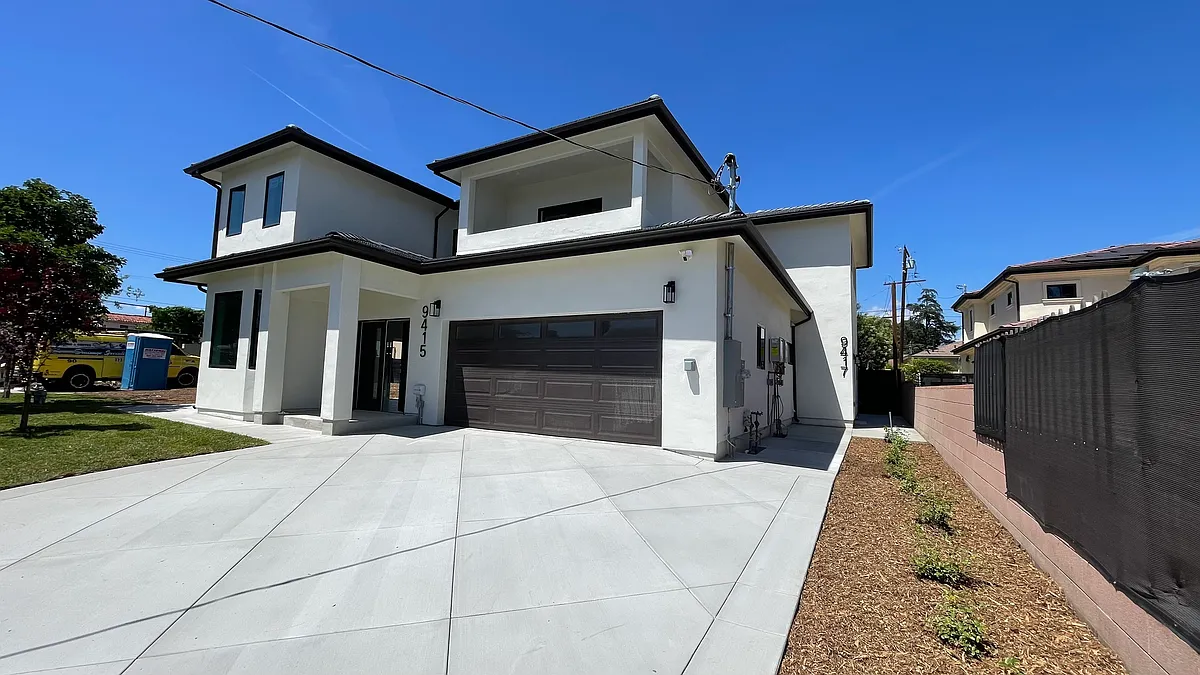 Building Photo - 9415 De Adalena St