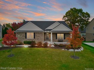 85 Crosbie Ct, Lake Orion, MI