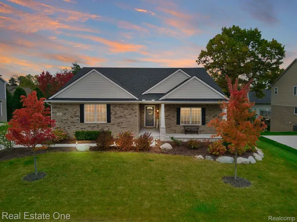 85 Crosbie Ct, Lake Orion, MI 48362
