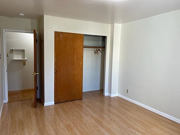 5th image of 3922 Irving St APT 1