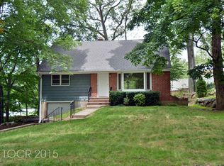 79 Walnut St, Oakland, NJ 07436