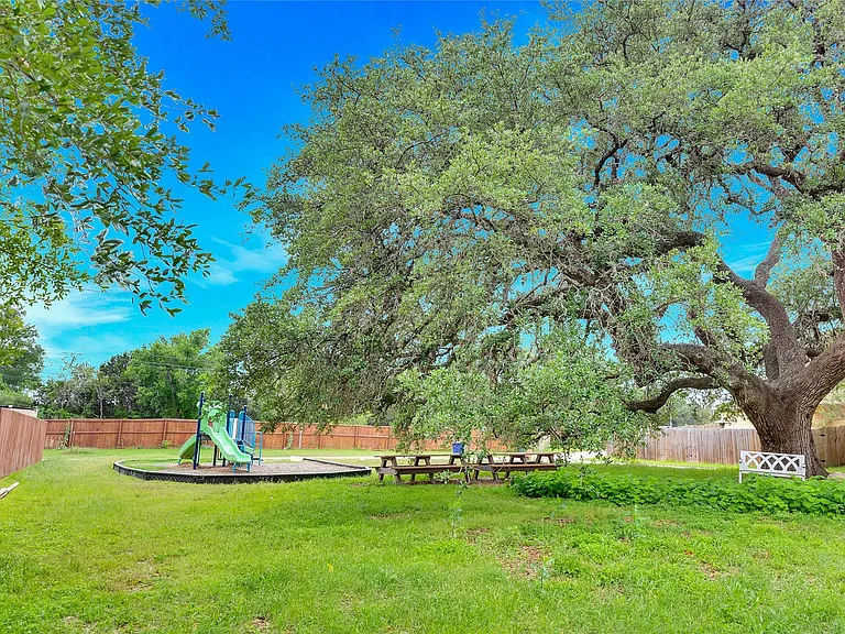 2212 Melissa Oaks Ln — Photo 5
