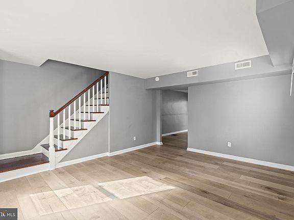 4th image of 1240 Harding Dr