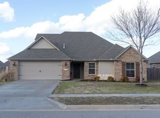 3750 W Providence Dr, Fayetteville, AR 72704