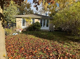 765 Greenfield Cres, Newmarket, ON L3Y 3B2