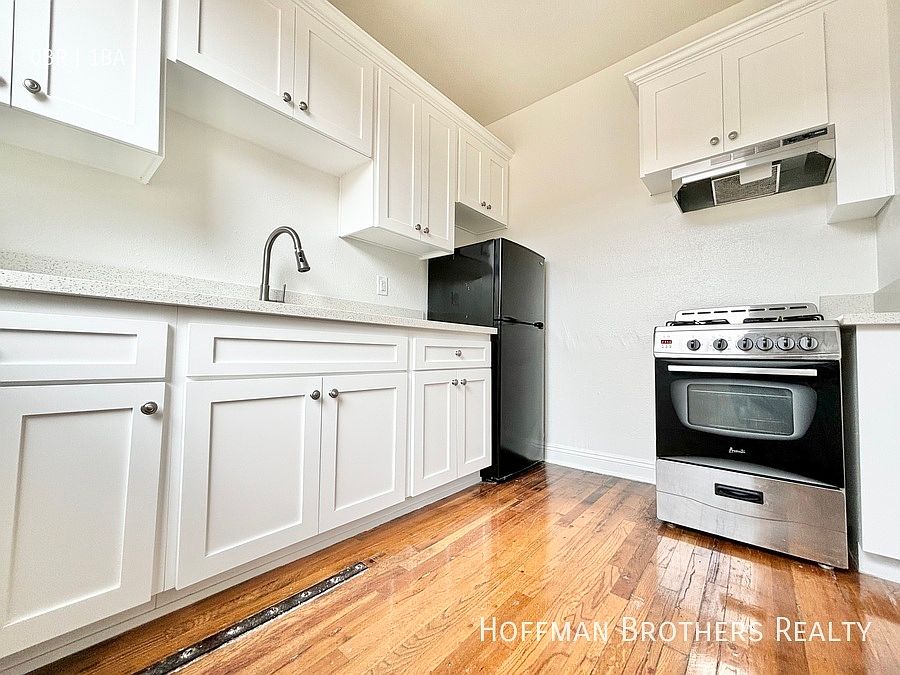 1st image of 247 N Kenmore Ave #101