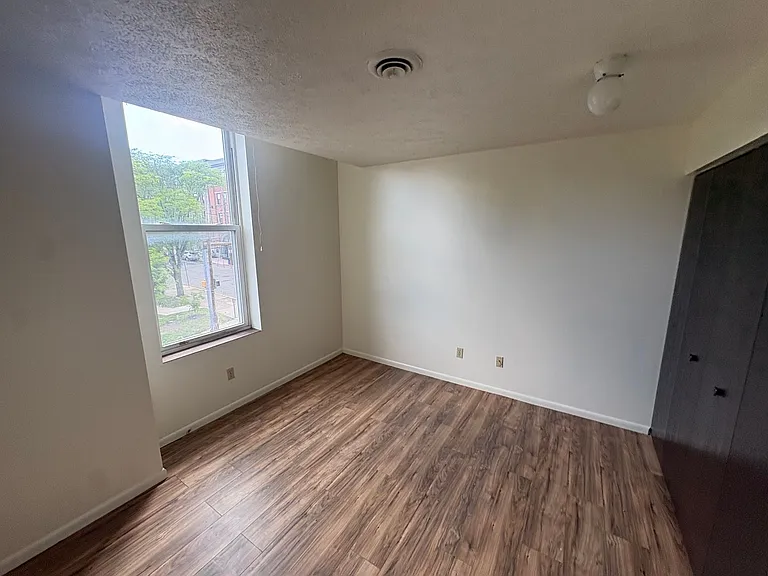 570 Miller Ave — Photo 9