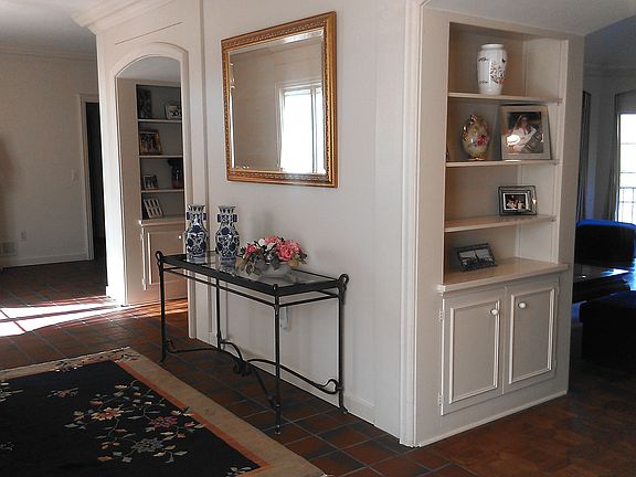 10' Ceiling entry foyer