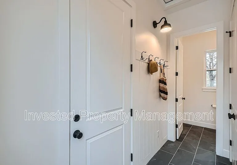 3701 N Steele St — Photo 23