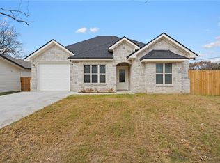 107 Alamo Dr, McGregor, TX 76657