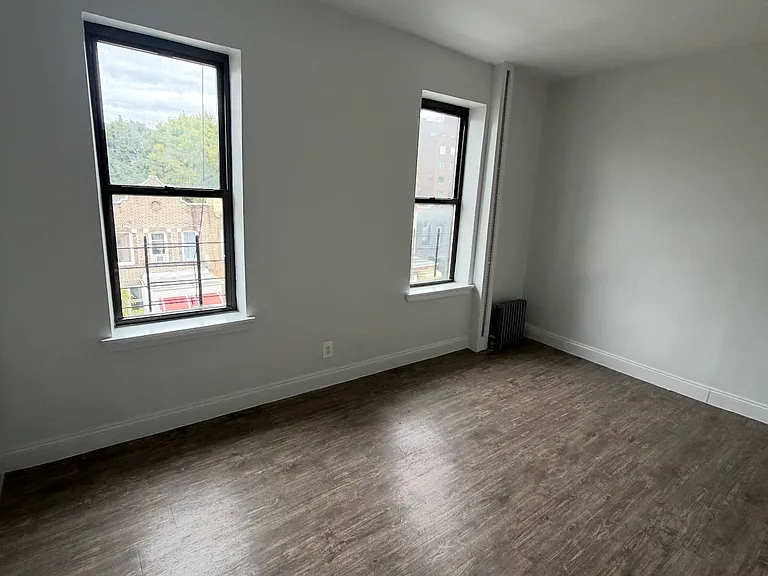 229 E 26th St #3 — Photo 1