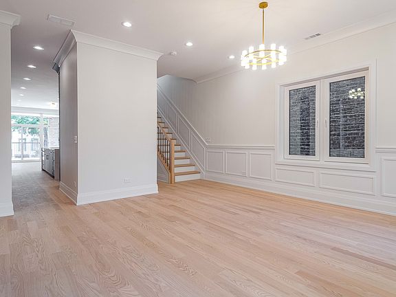 4th image of 2743 N Seminary Ave #2