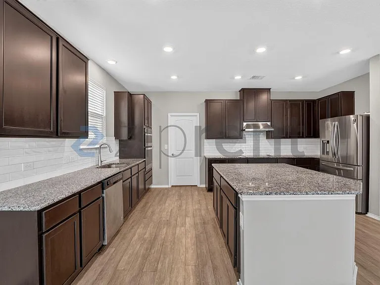 536 Ayinger Ln — Photo 6