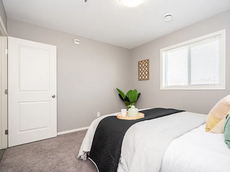 2096 De Vries Ave — Photo 26