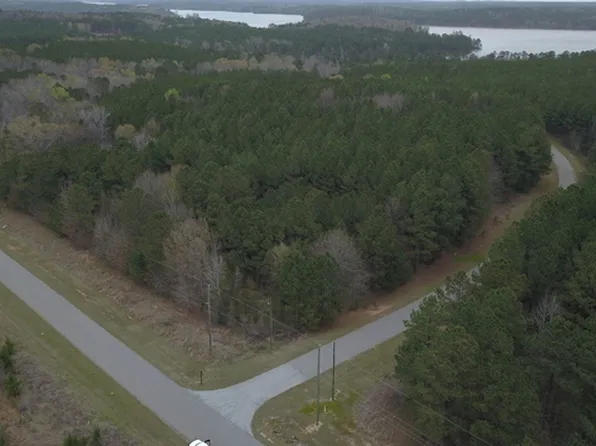 1030 Chernault Dr, Lincolnton, GA 30817