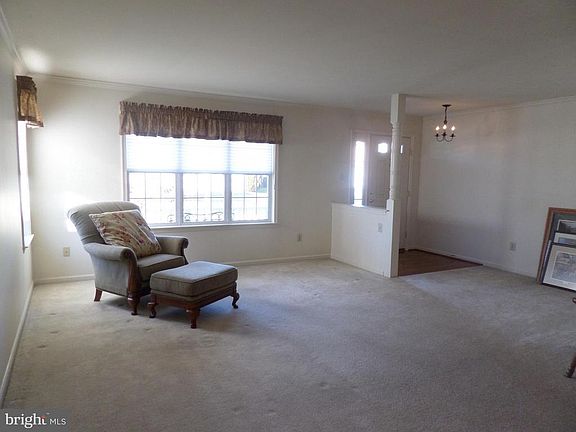 5th image of 772 W Glenview Dr