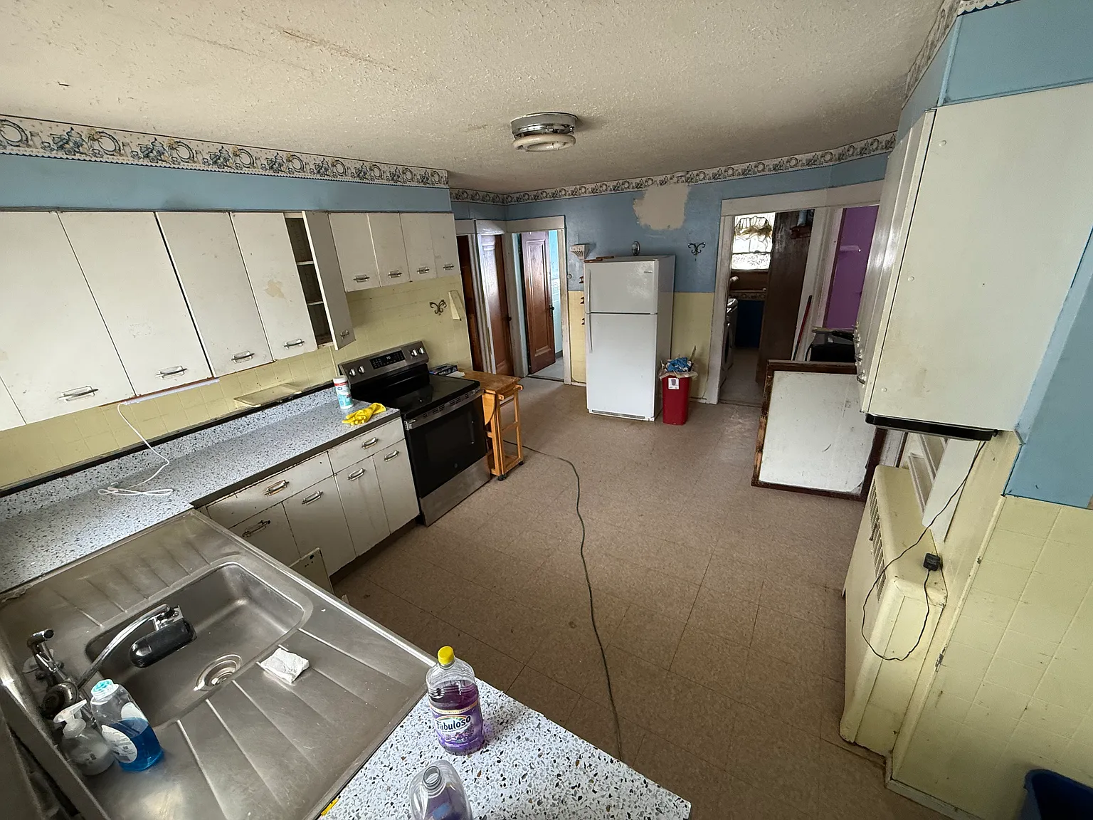3 bed, 1200 sqft, $2,900 — Photo 2