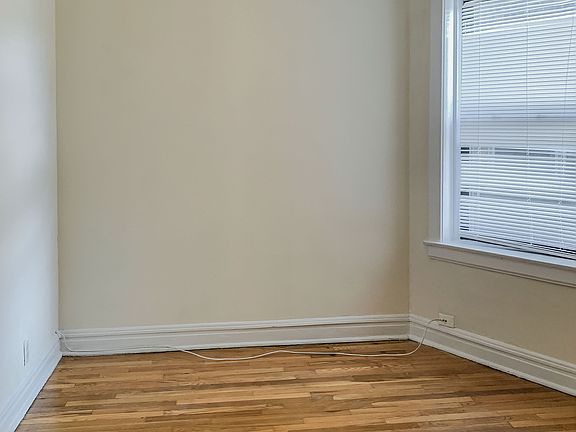 3rd image of 1953 1/2 W Winnemac Ave #2